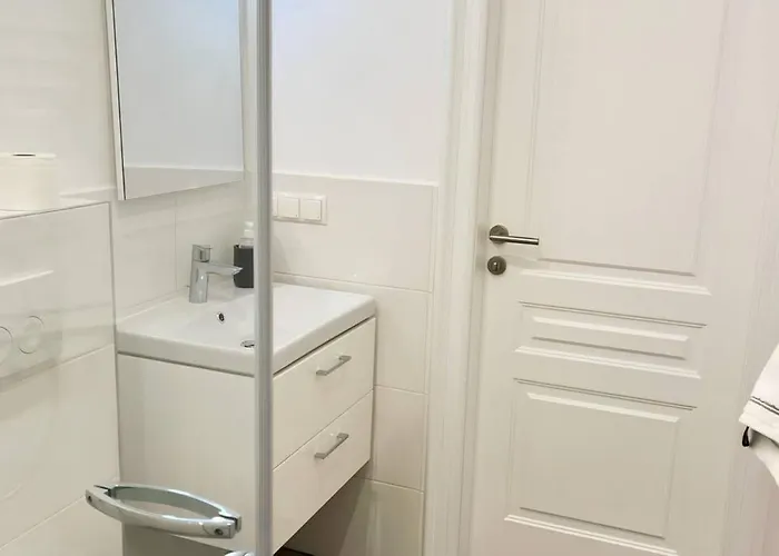 Cozy And Stylish Flat Close To Schoenbrunn Palace Appartamento Vienna